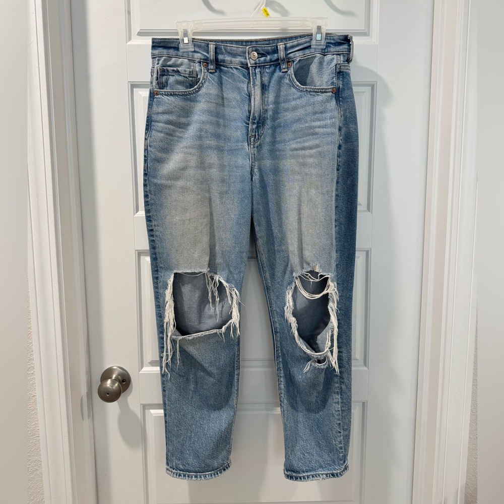 American Eagle Outfitters Light Blue Distressed Boyfriend Jeans